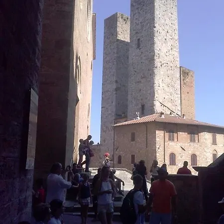 La Torre Nomipesciolini Guest house
