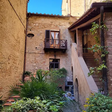 La Torre Nomipesciolini Guest house