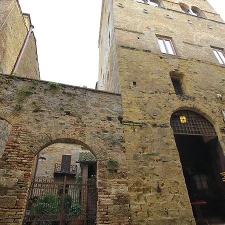 ゲストハウス La Torre Nomipesciolini