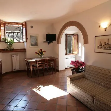 Gasthuis La Torre Nomipesciolini 3*