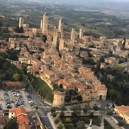 La Torre Nomipesciolini Guest house *